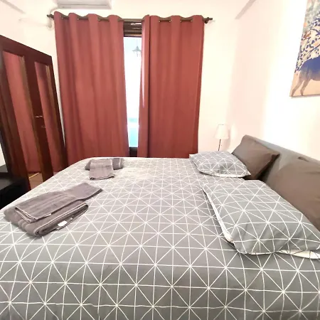 Classic 2 Bedroom Next To Metro - Marousi شقة
